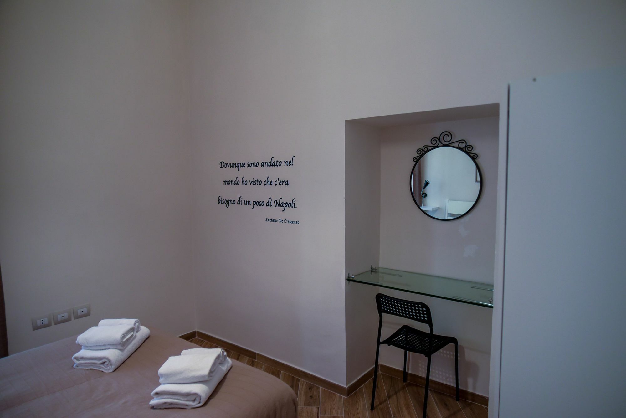 Guesthouse Marcanto - Duomo Napoli Bagian luar foto